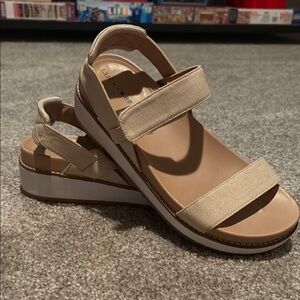 Lucky Brand Cream Sandals